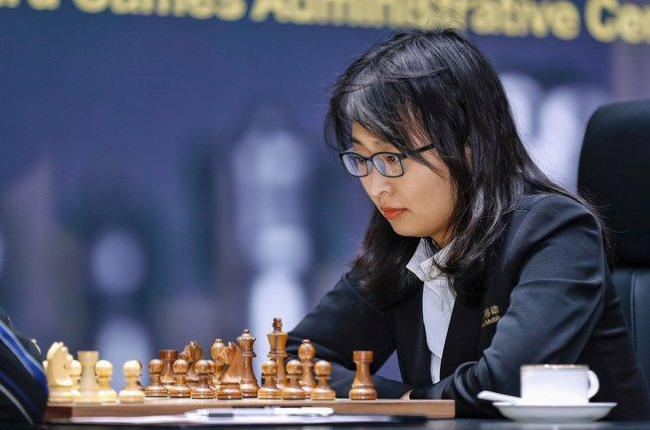 Ju Wenjun, durante la cuarta partida del Mundial de ajedrez.-STR / AFP