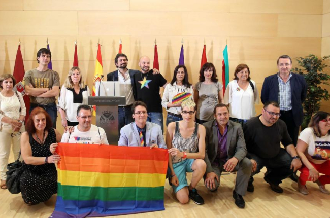 Las asociaciones en defensa de lesbianas, gays, transexsuales, bisexsuales y más de Castilla y León presentan los resultados de la Campaña Municipios por la igualdad LGTB+, en la que piden al la Junta que apruebe una Ley de Igualdad Social LGTB+-ICAL