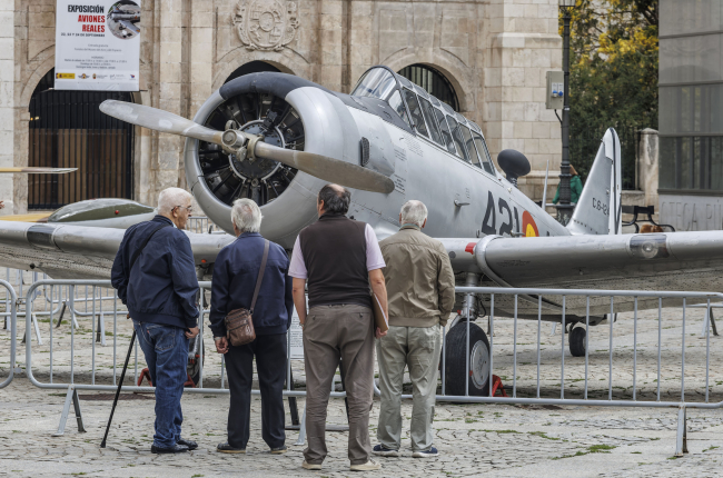 Fotos Descubre dos aviones hist ricos a escala real en la plaza