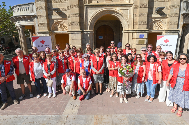 Foto de familia de miembros de Cruz Roja en Melgar.