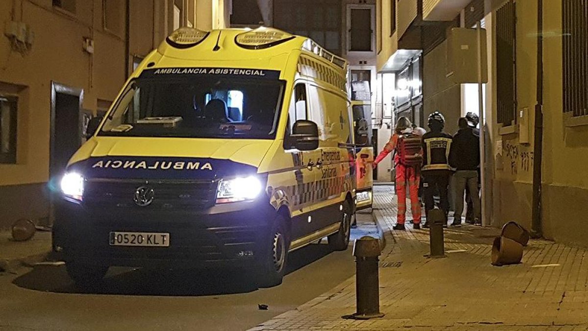 Una ambulancia en Aranda.-L. VELÁZQUEZ