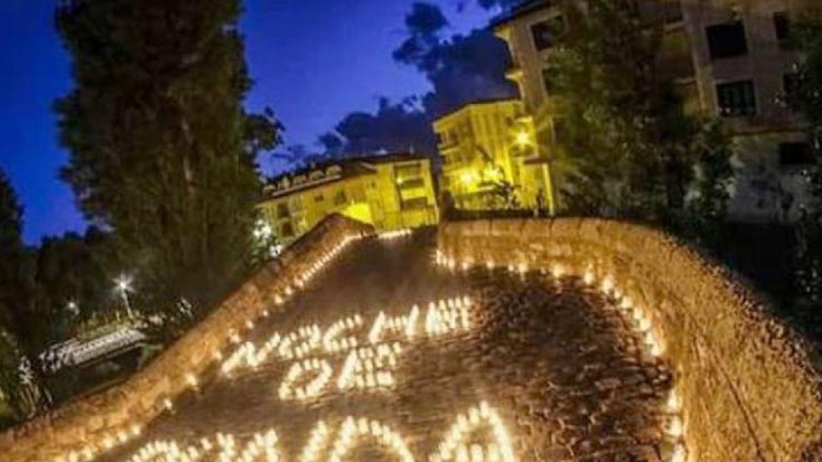 Imagen de las velas que adornaron la última Noche de Ronda.-ECB