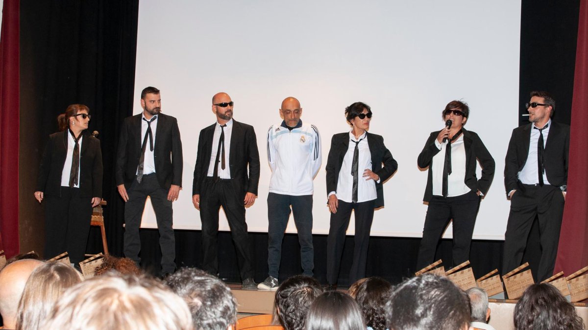 Los vecinos de Huerta de Rey que participaron en el vídeo promocional de Ponme Un Corto'22, en la última edición.