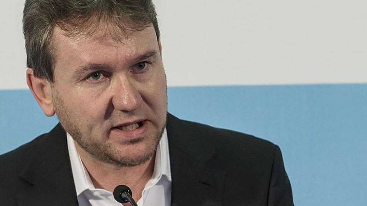 Javier Lacalle explicó ayer cómo serán los próximos dos meses.-SANTI OTERO