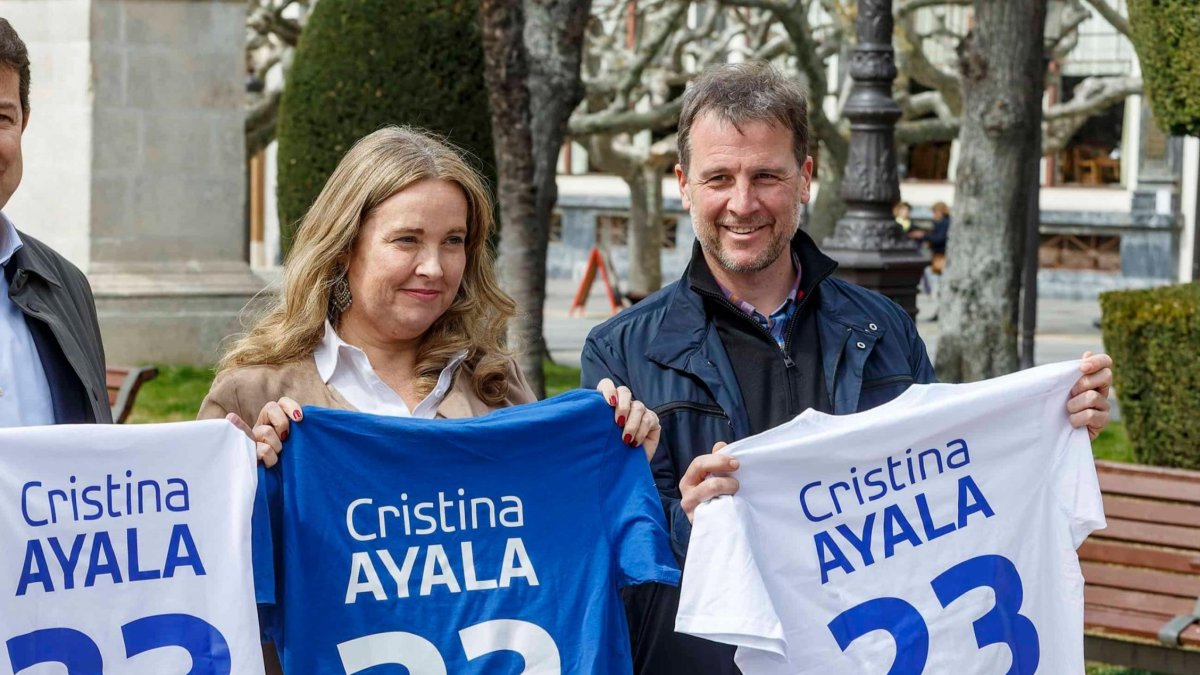 Ayala junto a Borja Suárez y Alfonso Fernández Mañueco. SANTI OTERO