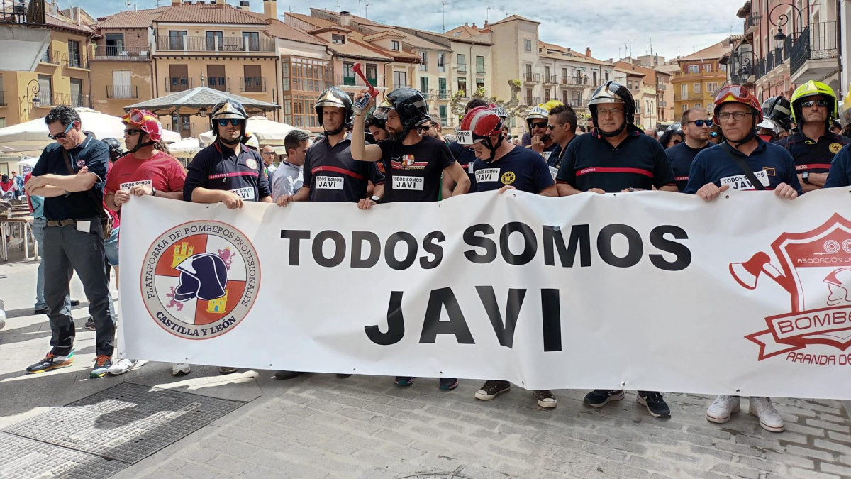 200 bomberos se han concentrado contra lo que consideran una vendetta de la alcaldesa de Aranda