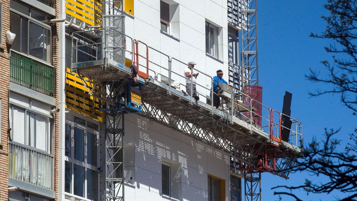 El sector de la construcción es el único que tiene más ocupados. Gana en el primer trimestre del año 1.100 trabajadores.