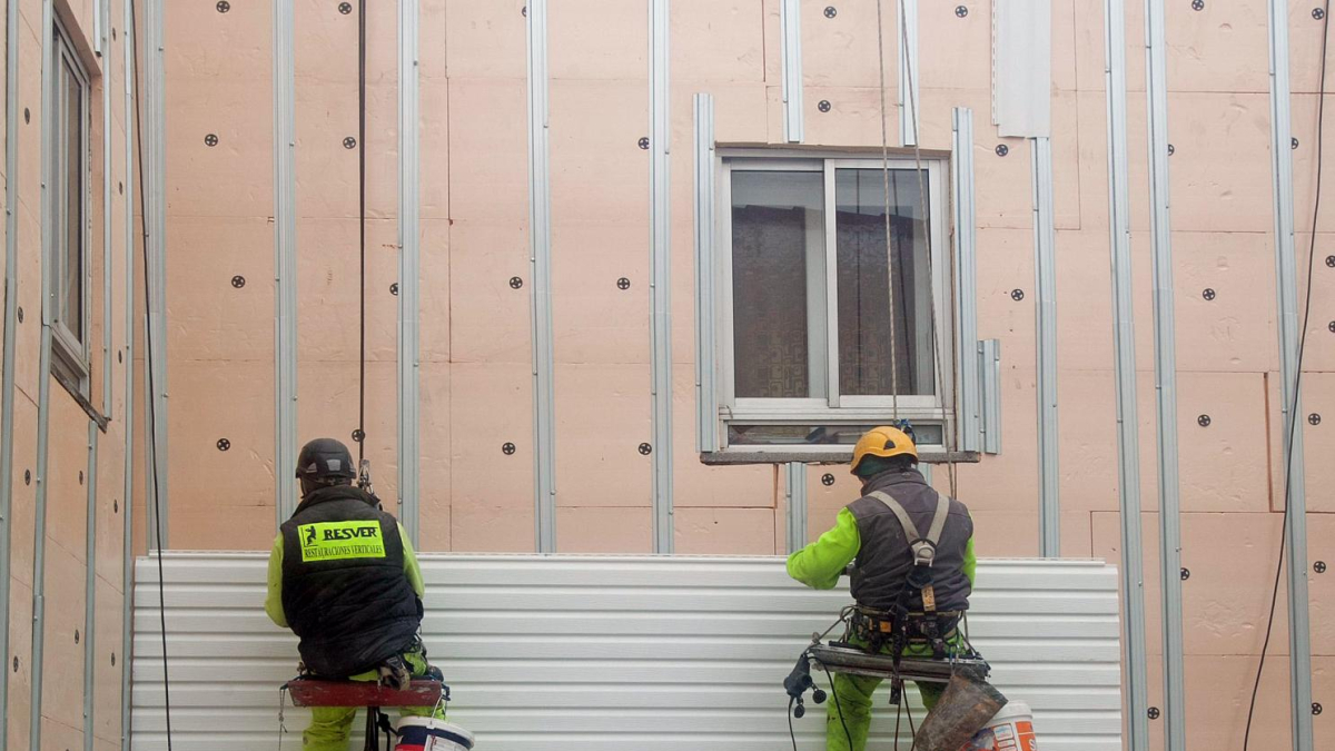 FACHADAS. Uno de los revulsivos del sector de la construcción son las fachadas ventiladas, que suponen cuatro de cada diez visados registrados.