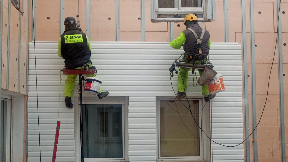 Las empresas de reformas se ven limitadas para asumir la alta demanda ante la falta de relevo generacional en el sector de la construcción.