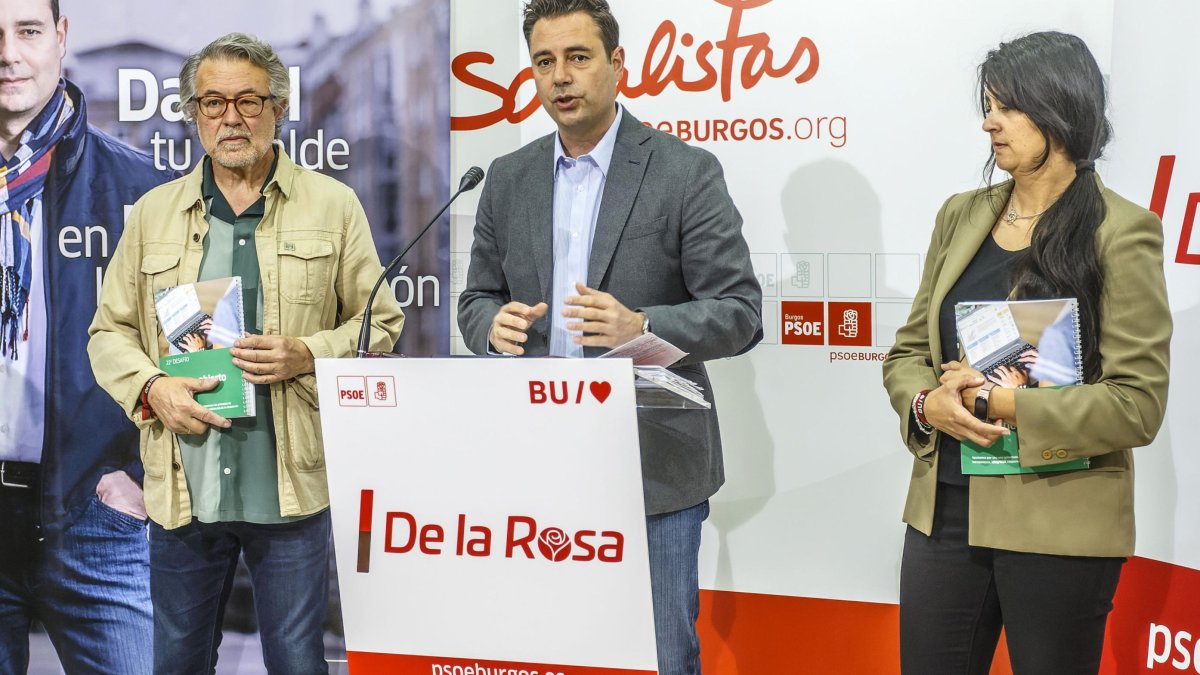 Daniel de la Rosa junto a José María Romo y Virginia Escudero.