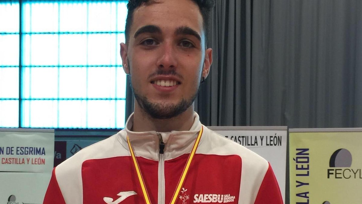 El tirador internacional de la Sala de Esgrima Burgos.