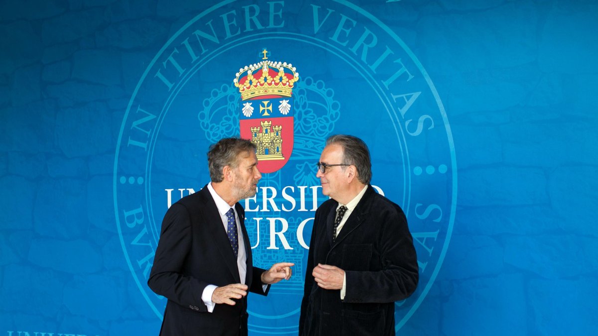 El rector de la UBU, Manuel Pérez Mateos, con el ministro de Universidades, Joan Subirats.