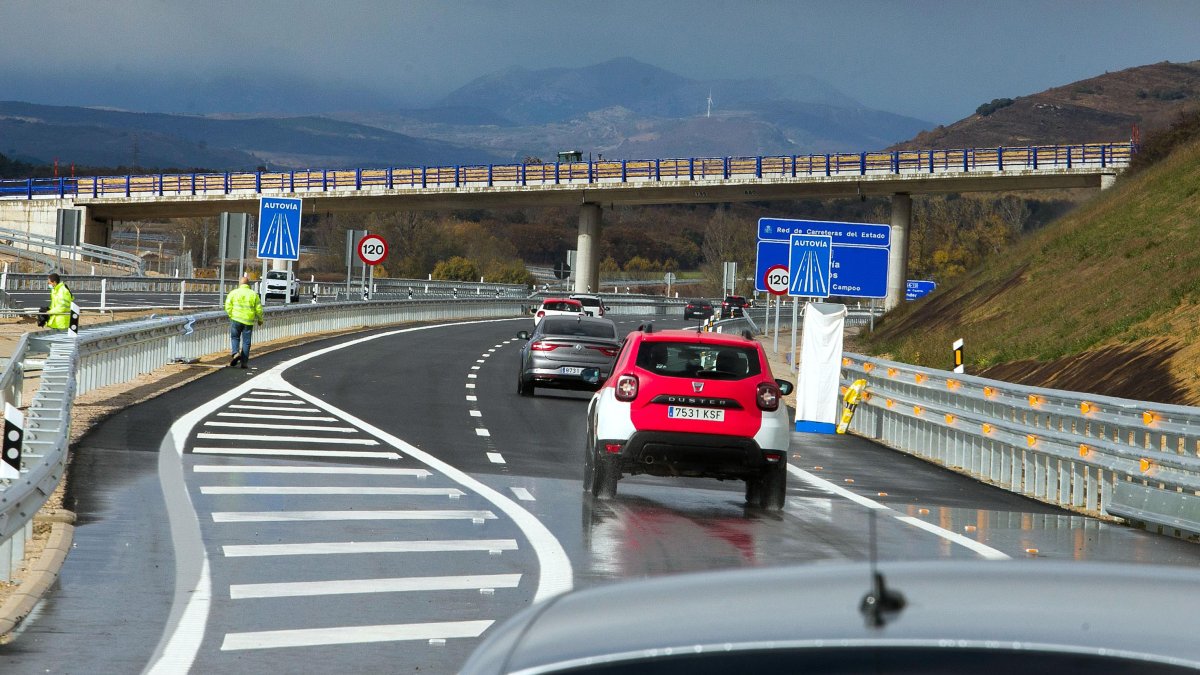 Tram de la autovía A73 A-73 entre Pedrosa de Valdelucio y Báscones de Valdivia.