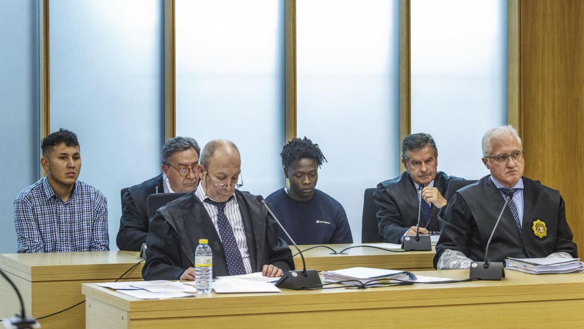 Imagen de los dos acusados durante el juicio