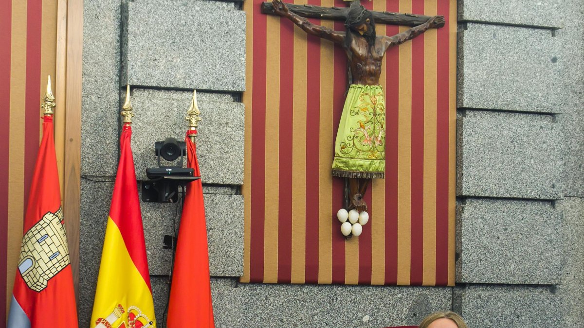 Ayala en el sillón de alcaldesa.