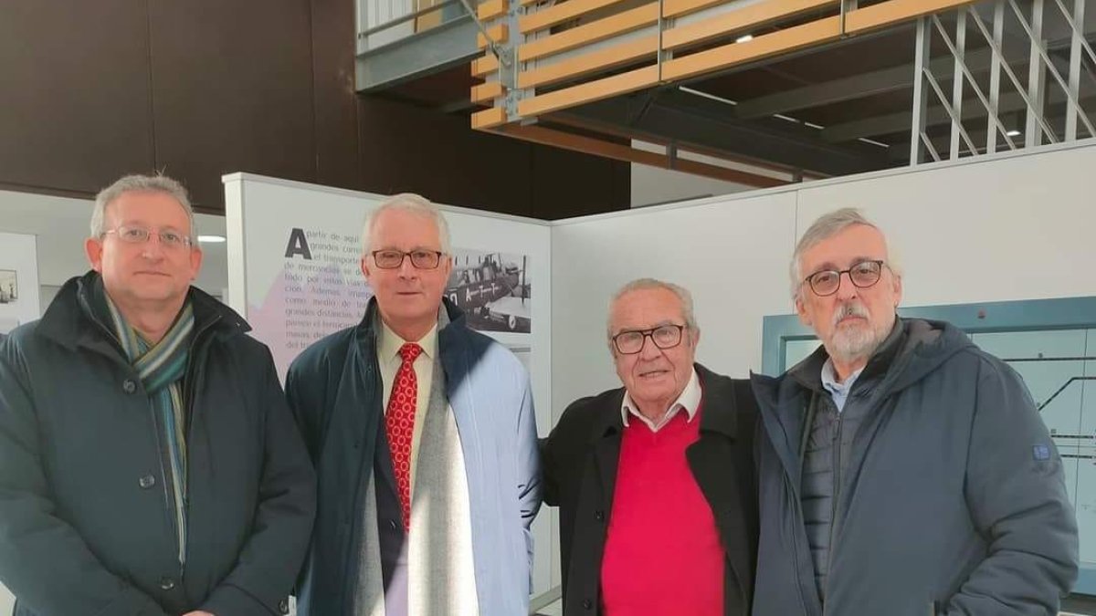 Paco (en el centro de la imagen de rojo) fue un gran defensor del Tren