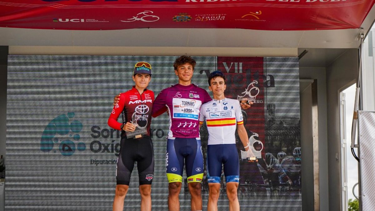 Sentjens compartió el podio con Markel Beloki y Álvaro García.