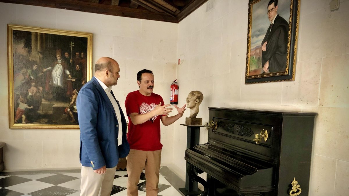 Fernando de la Varga y Jorge da Rocha, en el Palacio de Castilfalé