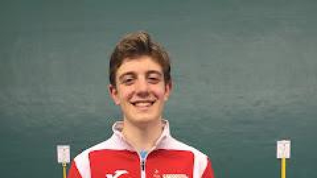 El tirador de la Sala de Esgrima de Burgos Nuño Gallo se une al CAR de Madrid para estudiar Ingeniería Espacial y continuar su entrenamiento.