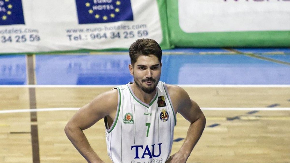Óscar Alvarado durante su etapa en el TAU Castelló.