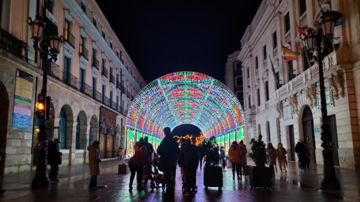 El arco del Espolón, donde sonaba el 'All I want for Chrismas is You' de Mariah Carey, cambia de ubicación.