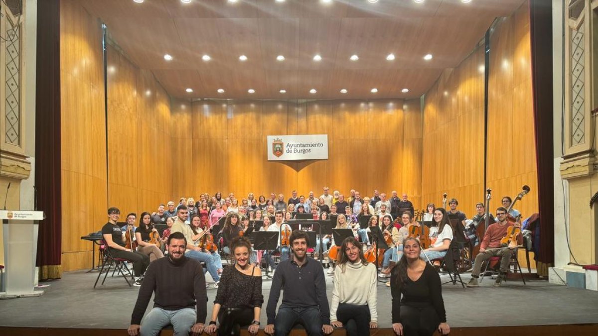La Joven Orquesta Sinfónica de Burgos (JOSBu), en uno de los últimos ensayos de 'Las bribonas'.