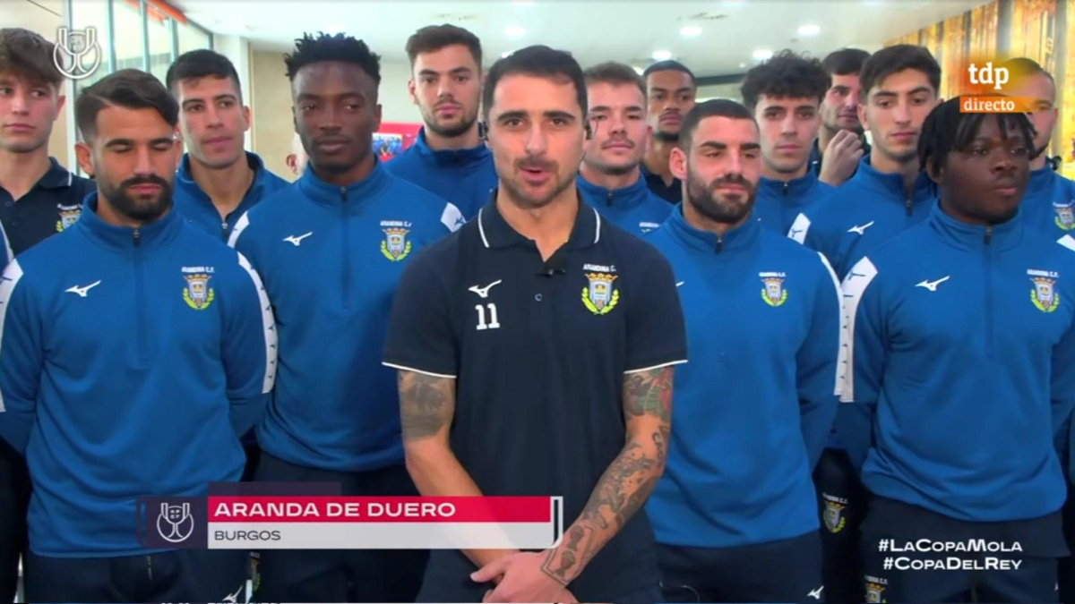 Imagen de los jugadores de la Arandina, antes del sorteo