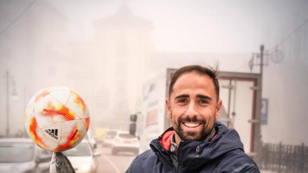 Jorge (Pesca) posa en su ciudad natal, Aranda de Duero