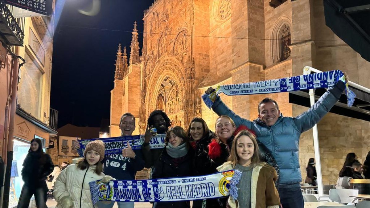 Niños y mayores, todos disfrutaron de un partido único