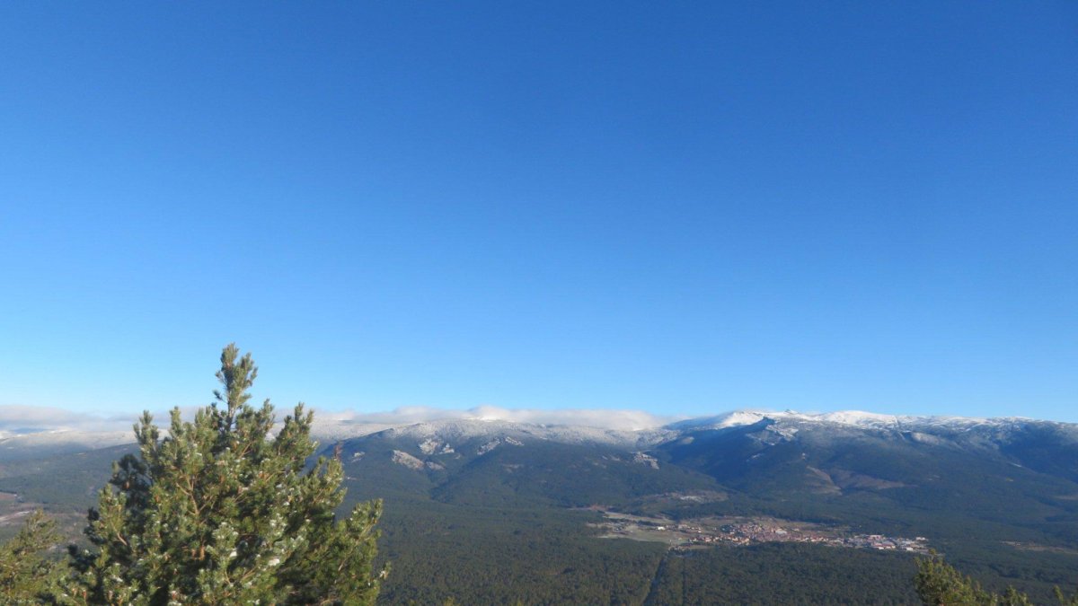 Nieve en las cumbres de las sierras de Neila y Urbión, en el límite entre las provincias de Burgos y Soria.