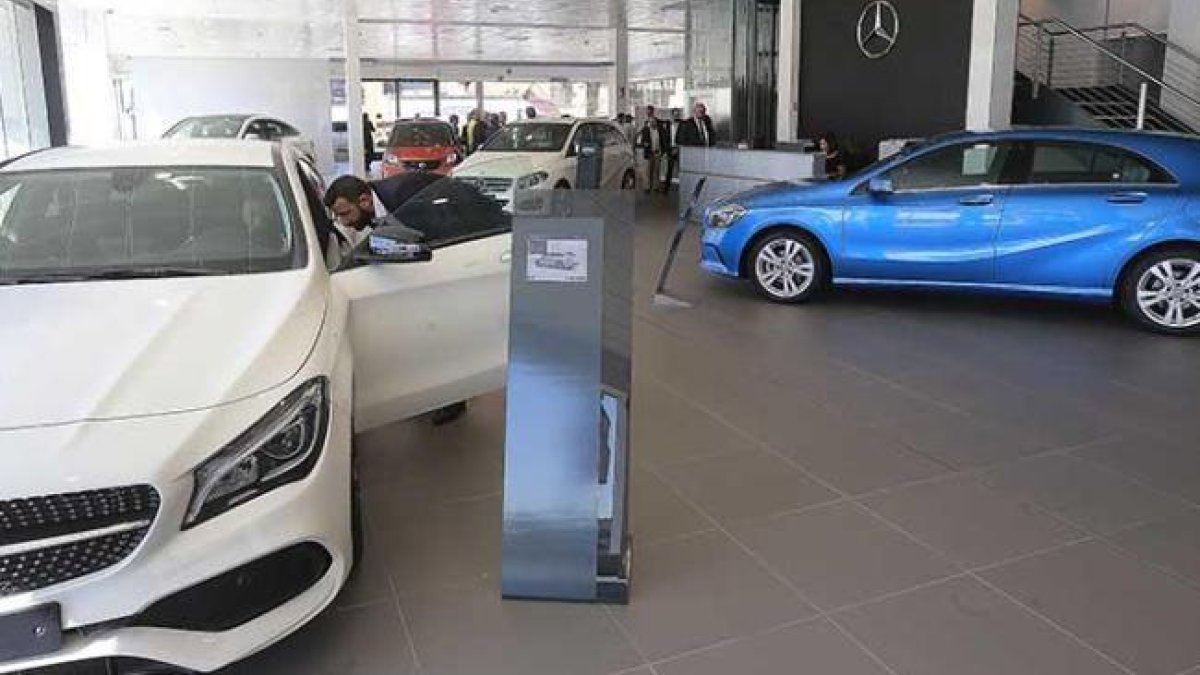 Interior de un concesionario de la capital burgalesa.