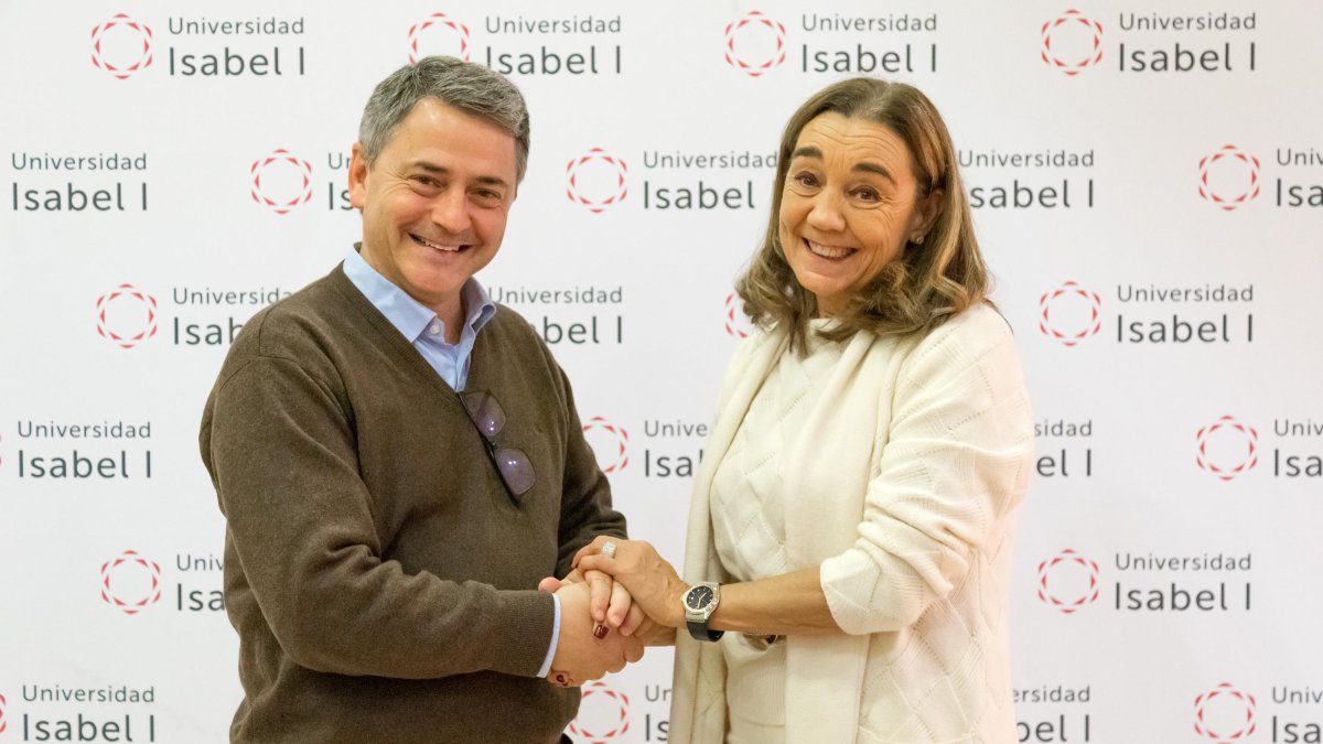 María Jesús Cuéllar, presidenta de la Universidad Isabel I, y Juan Antonio Latasa.