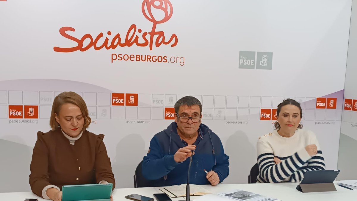 María Victoria Gil, Jesús Puente y Lorena Terreros en la sede del PSOE de Burgos.
