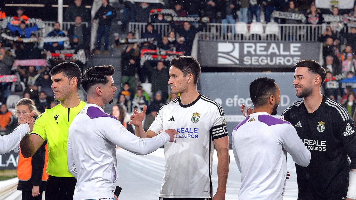 Elgezabal saluda a un rival.