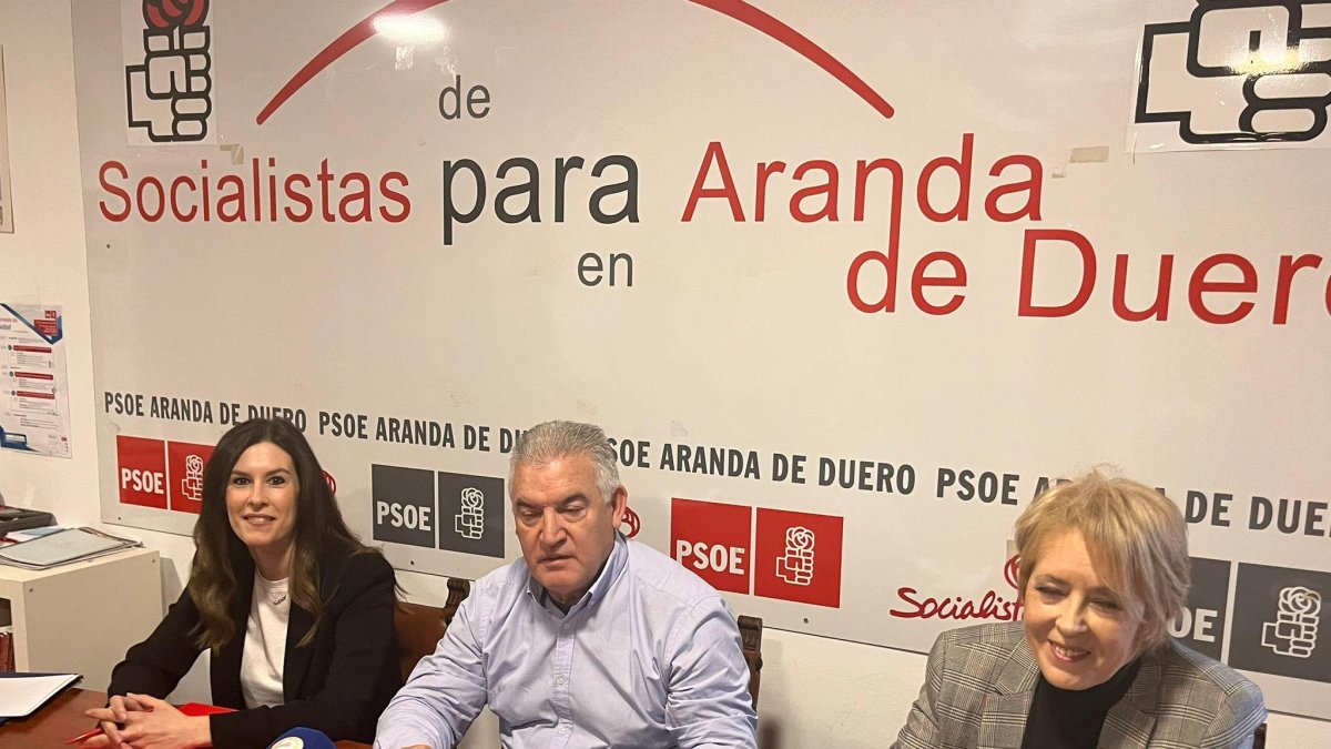 Ildefonso Sanz junto a Amparo Simón y Laura Domínguez