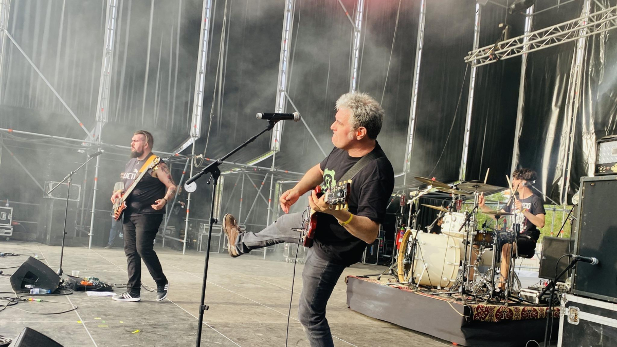 Mamá Ladilla dándolo todo en directo.