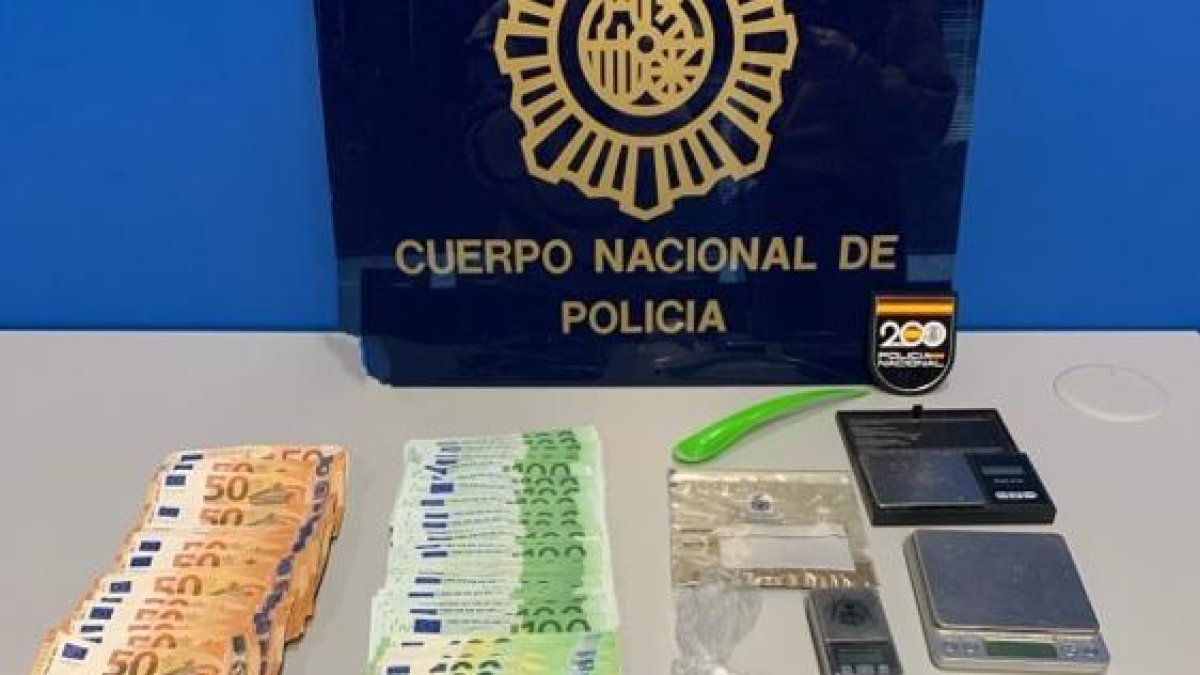 Objetos incautados por la Policía Nacional en la operación de drogas
