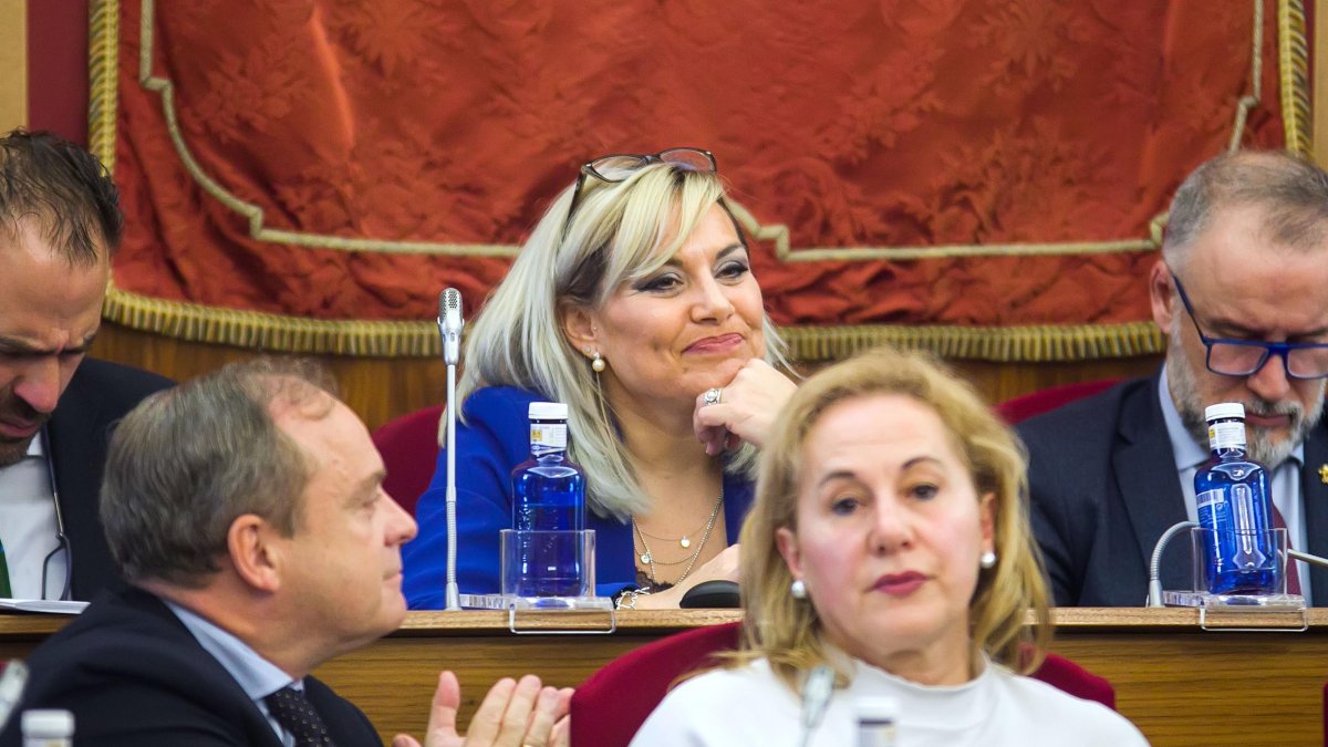 Mila del Campo, nueva concejala del PP, durante su primer pleno municipal.