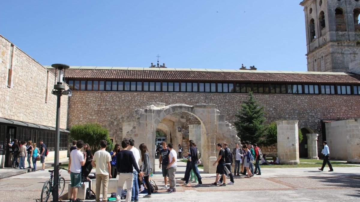 La Universidad de Burgos  espera iniciar el próximo curso ofertando Matemática Aplicada y Computación.