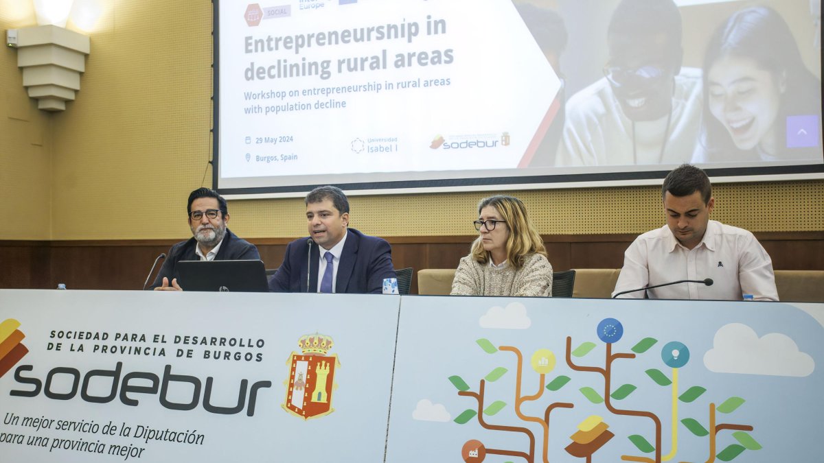 Presentación del seminario sobre 'Emprendimiento rural en zonas con declive demográfico'