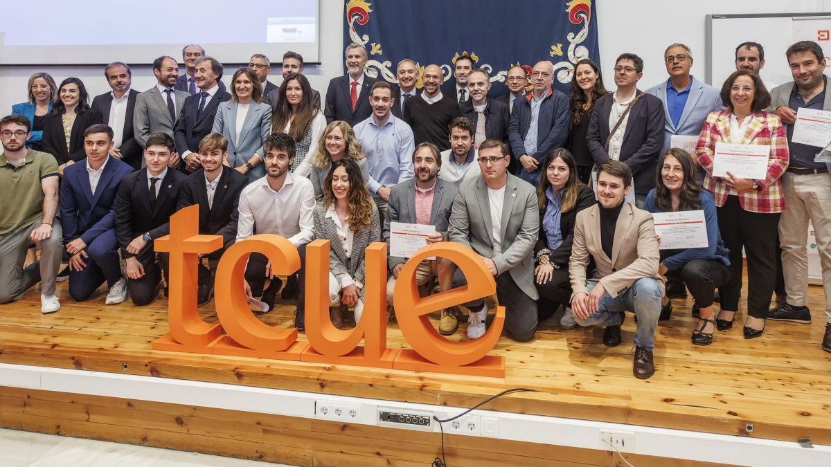 Entrega de premios del Plan TCUE 2024 presidida por la consejera de Educación, Rocío Lucas.