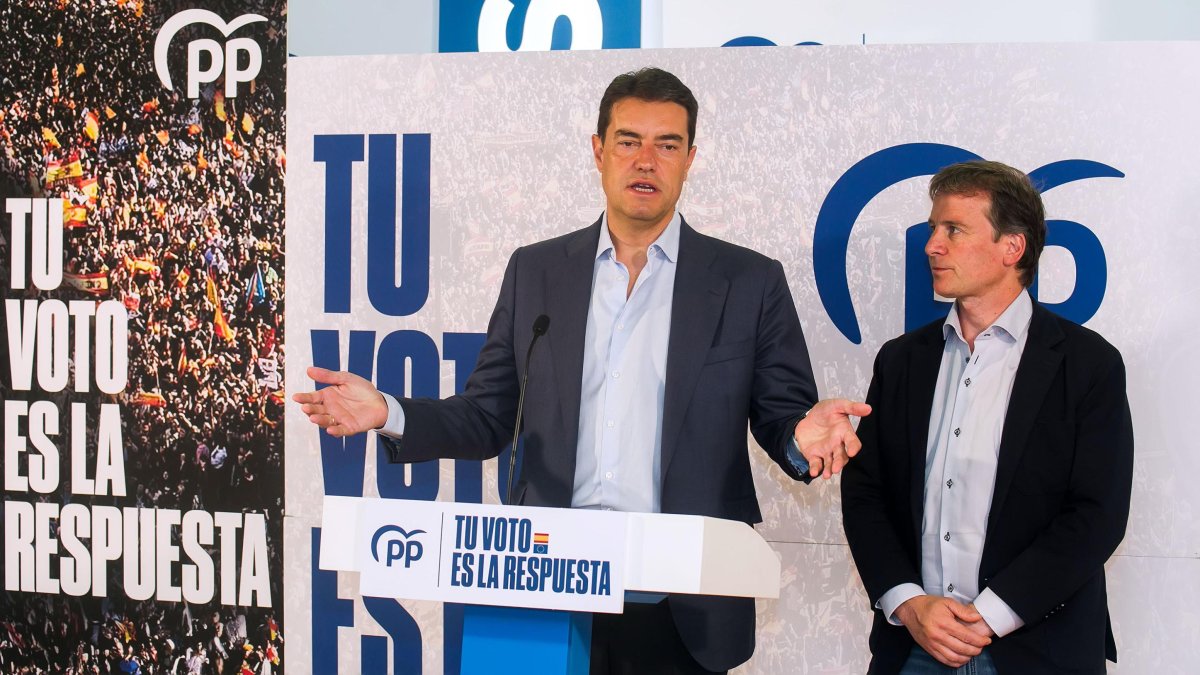 Ángel Ibáñez y Borja Suárez, en la sede del PP de Burgos.
