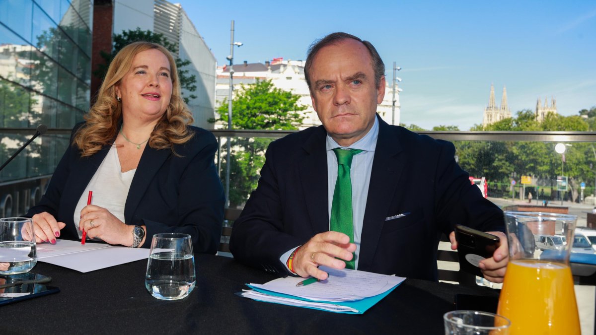 Cristina Ayala (PP) y Fernando Martínez-Acitores (Vox), alcaldesa y vicealcalde de Burgos, respectivamente.