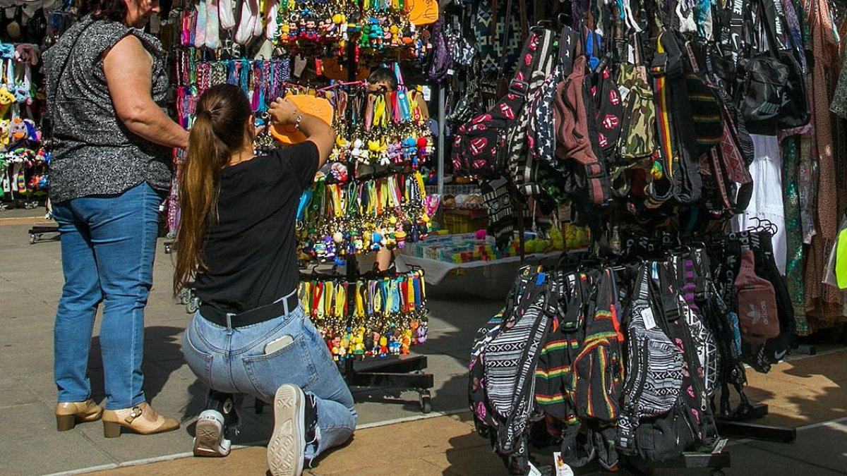 El mercadillo de fiestas abre sus puestos