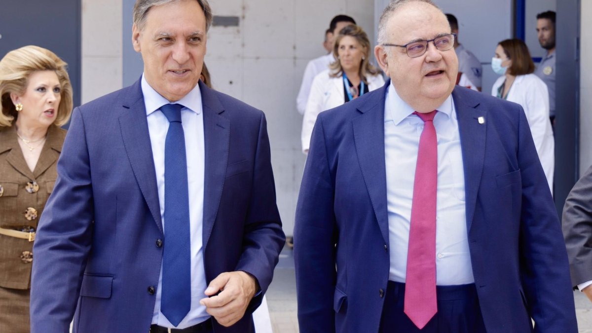 El consejero de Sanidad, Alejandro Vázquez Ramos, visita las obras del edificio de Consultas Externas del Hospital Universitario de Salamanca. Atención a medios a las 12.45 horas.