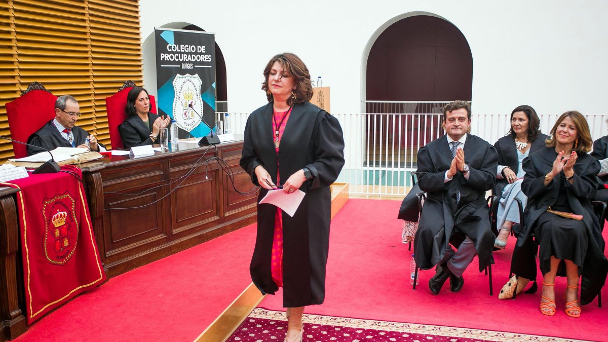 La nueva decana del Colegio de Procuradores de Burgos, Pilar Olalla, en su puesta de largo.