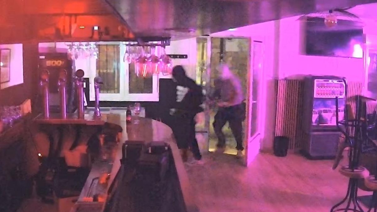 Asalto de madrugada a la cantina de Cardeñajimeno.