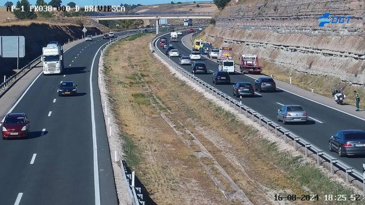 Imagen de archivo de retenciones en la AP-1 por un accidente .