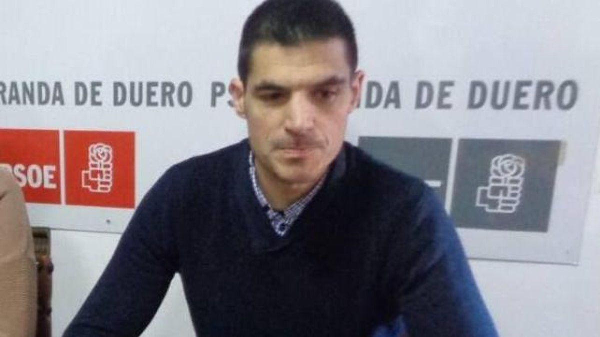 El actual jefe de bomberos, Julián Rasero, fue concejal del Ayuntamiento de Aranda