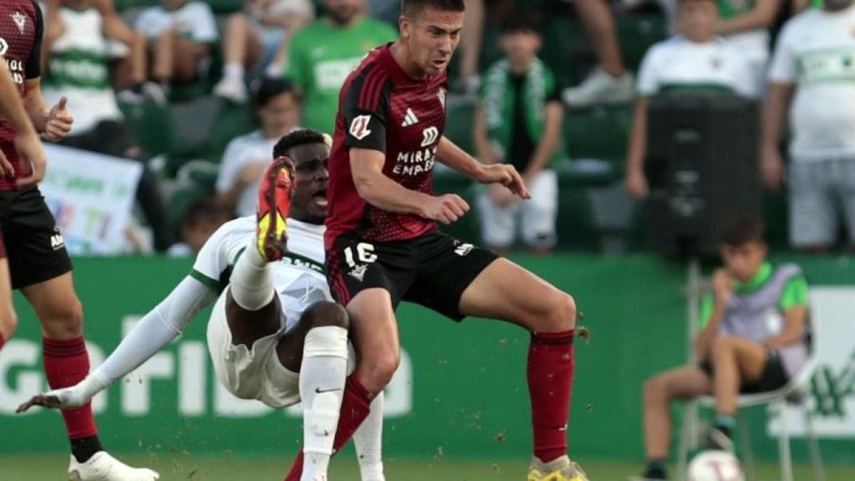 Imagen del partido entre el Elche y el CD Mirandés.